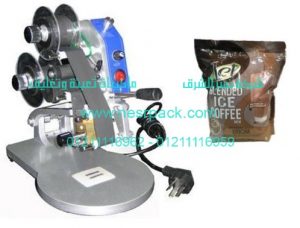 ماكينة طباعة تاريخ الانتاج والصلاحية على اكياس القهوة المثلجه موديل 321 المقدمة من شركة نسر الشرق ماكينات تعبئة وتغليف