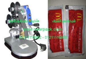 ماكينة طباعة التاريخ الحرارية اليدوية والتي تقوم بالطباعة علي اكياس الكاتشاب والصلصة موديل 321 المقدمة من شركة نسر ا